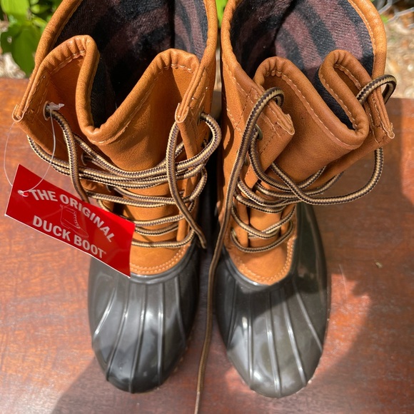 NWT The Original Duck Boot, size 6 - Picture 4 of 7